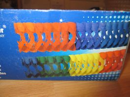 Farbenfrohe Papiergirlanden / Party