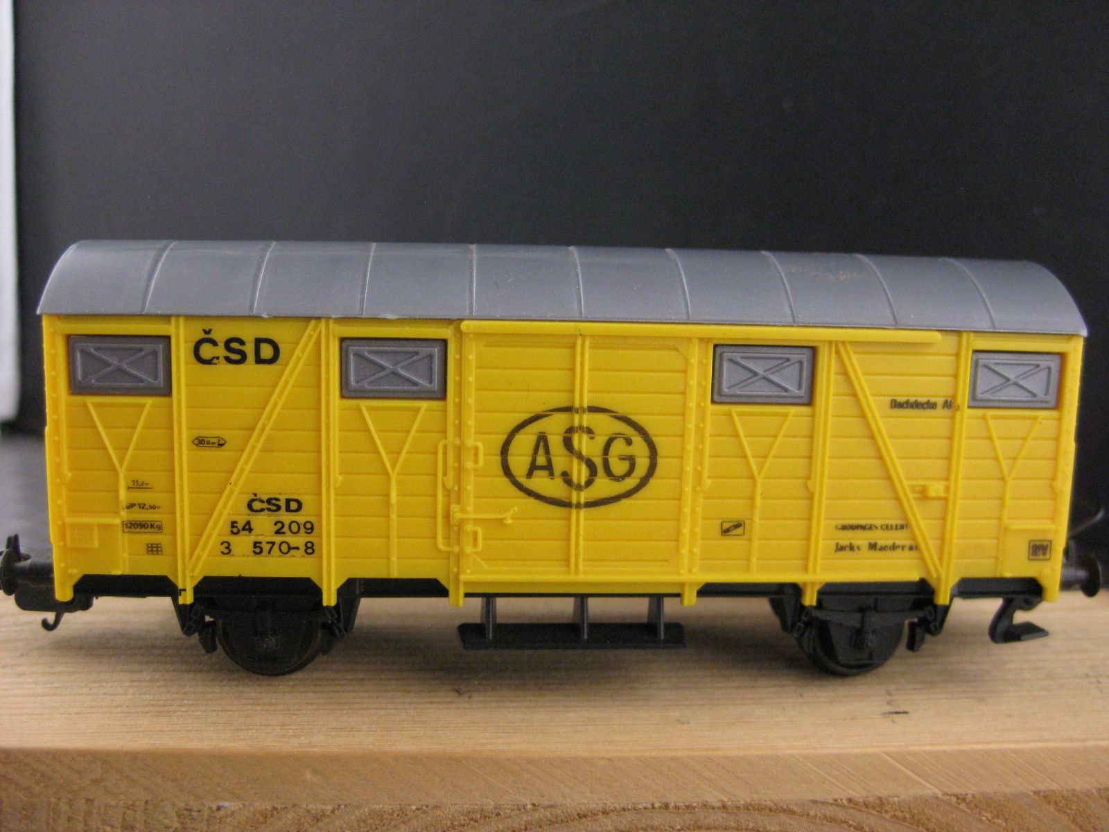 Lima Modelleisenbahnen: Lima CSD Güterwagen gelb – Gebraucht aus Malters von Marosko 1