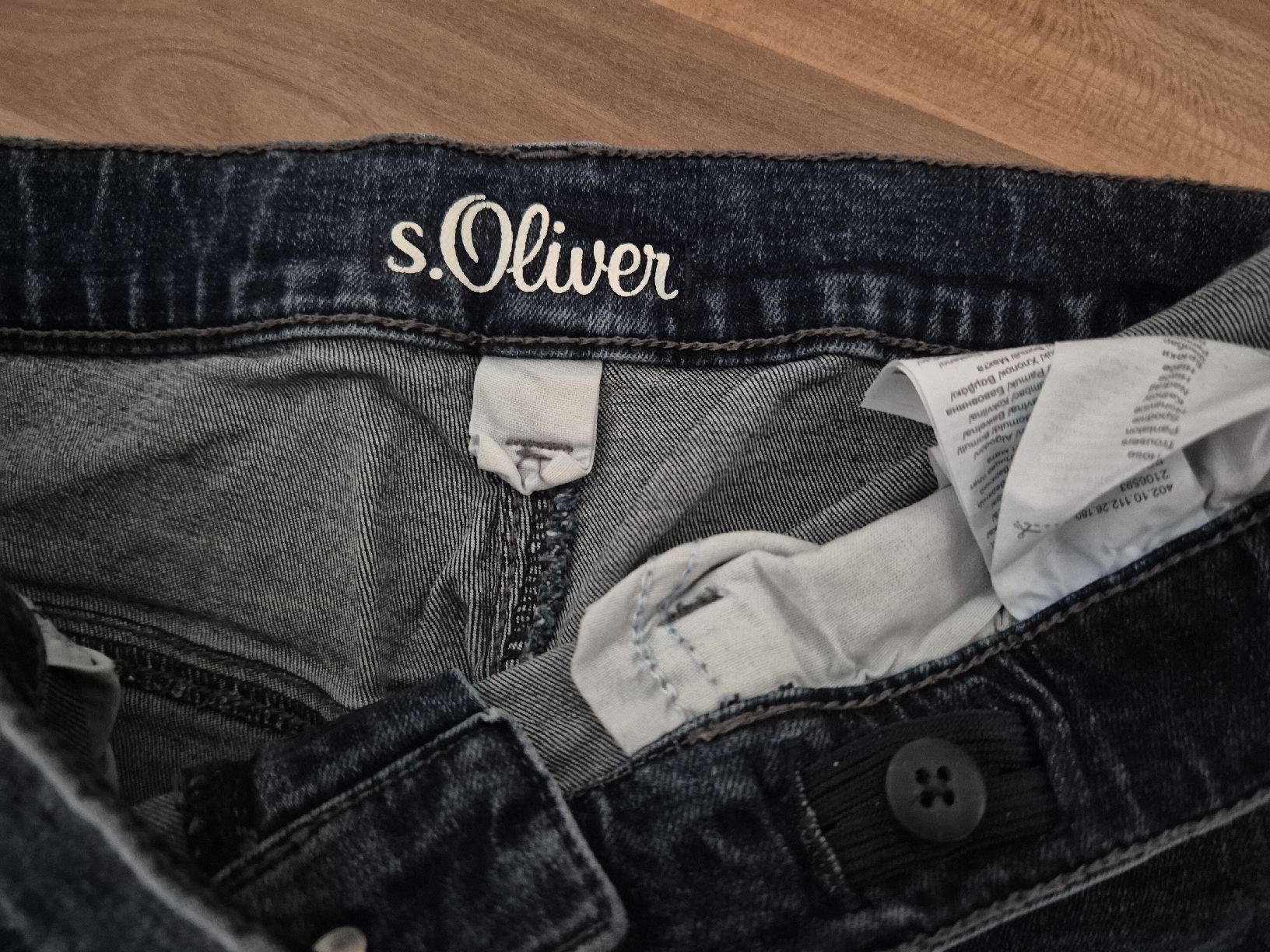 S.Oliver Pantaloni: S. Oliver Jeans Gr. 170 mit modischem Loch – Usato da Therwil venduto da Twista11 1