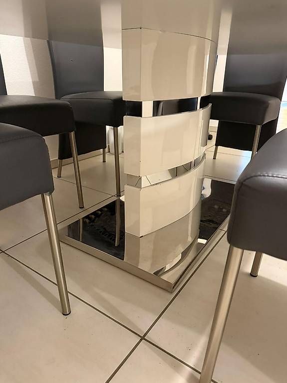 Tables: Esstisch weiss mit 6 Stühlen – D'occasion à Zufikon par lar_59nt 1