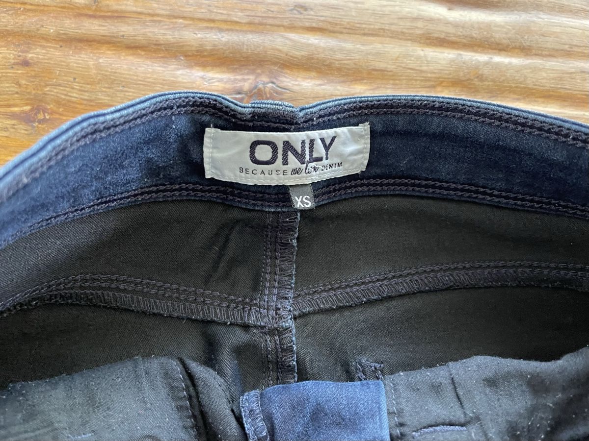 Only Pantaloni: schöne Capri Hose von Only Gr. XS – Usato da Buchrain venduto da Sunny026 2