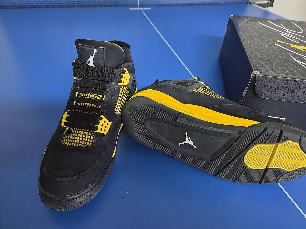 Scarpe da uomo: Sneaker Air Jordan 4 Retro – Usato da Neuenegg venduto da Suibrausa 2