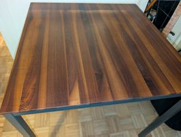 Schöner, kompakter Holztisch von Möbel Pfister