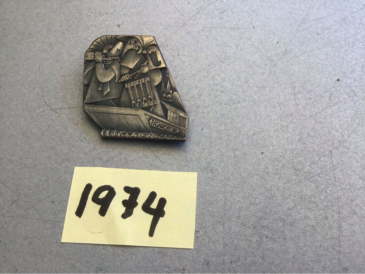 Basler Plaketten & Abzeichen: Baslerfasnachtsplaketten Silber 1974 – Gebraucht aus Arlesheim von printz01