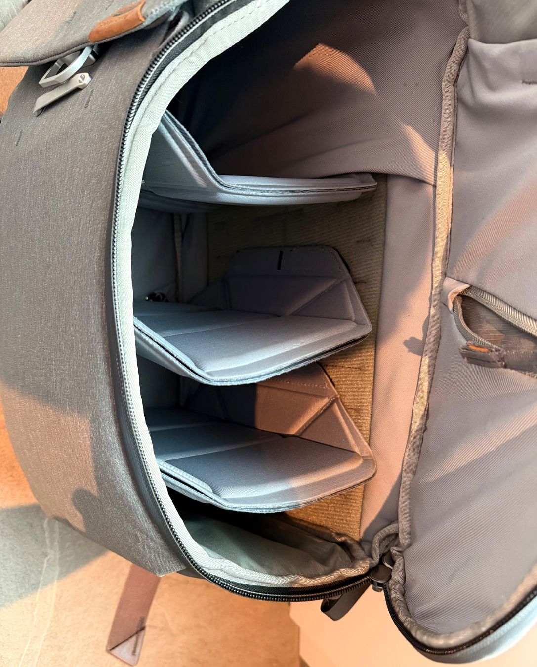 Peak Design Zaini: Peak Design Everyday Rucksack 20L v2, neuwertig, grau! – Usato da Wila venduto da ank_t769 5