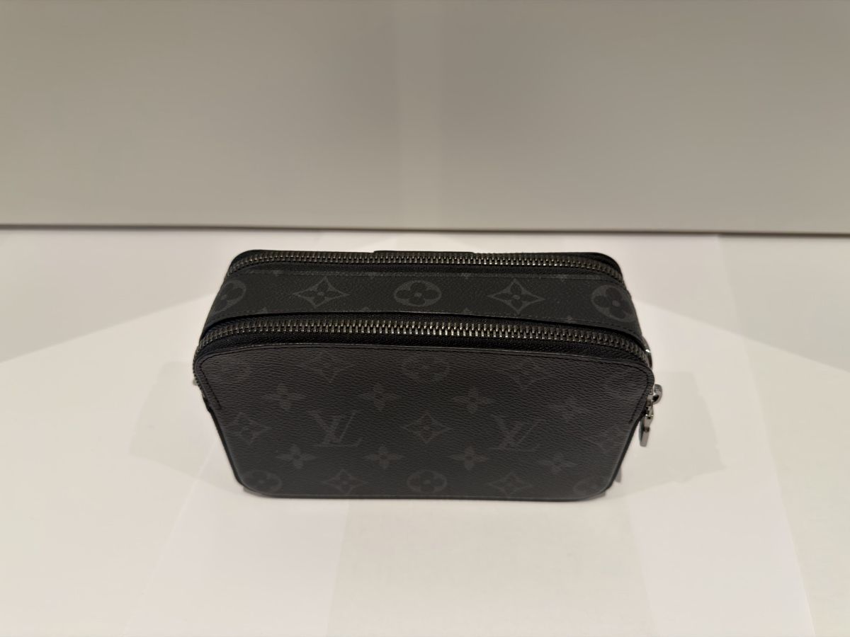 Portafogli: Louis Vuitton, Alpha Wearable Wallet NM (Eclipse Monogram) – Nuovo (secondo la descrizione) da Richterswil venduto da jam_rwv8 6