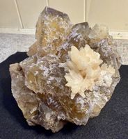 Massive Fluoritstufe mit schönem Kristallagreggat / 1.3 Kg.