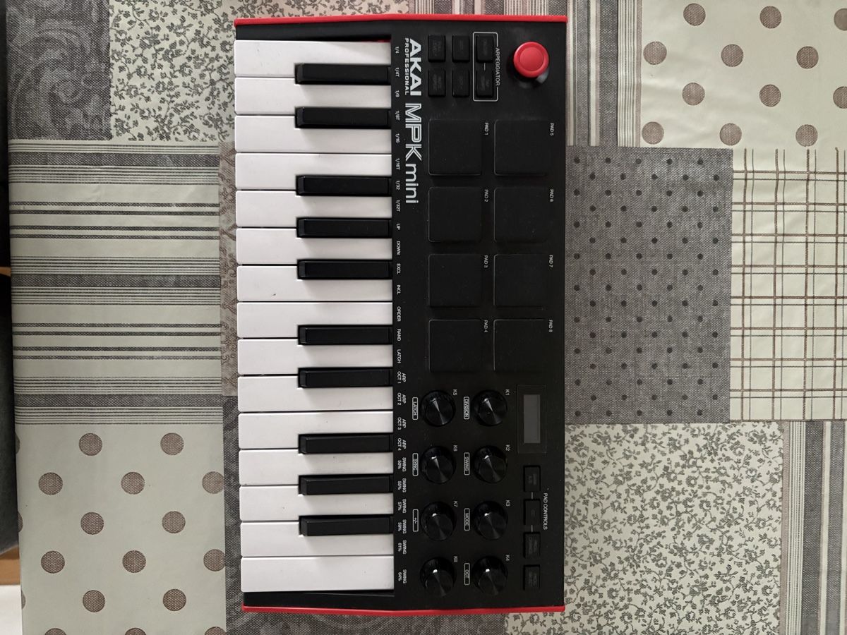 Akai Mischpulte: Akai MPK Mini MK3 - MIDI-Keyboard – Gebraucht aus Wohlen AG von Riccardo_Huber