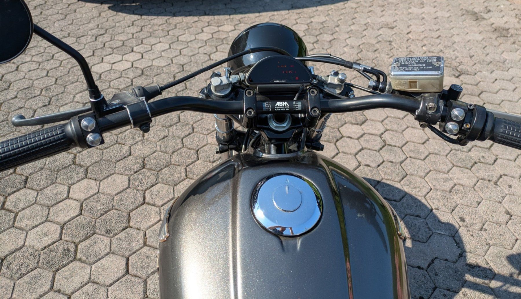 Honda Strada: Honda CB750 C Cafe Racer – Usato da Au SG venduto da powbo 7