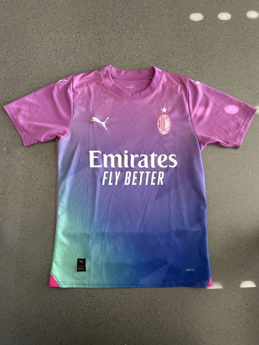 Puma Maillots de corps & Pantalons: AC Milan Third Kit 23/24 (S) – D'occasion à Luzern par ms16
