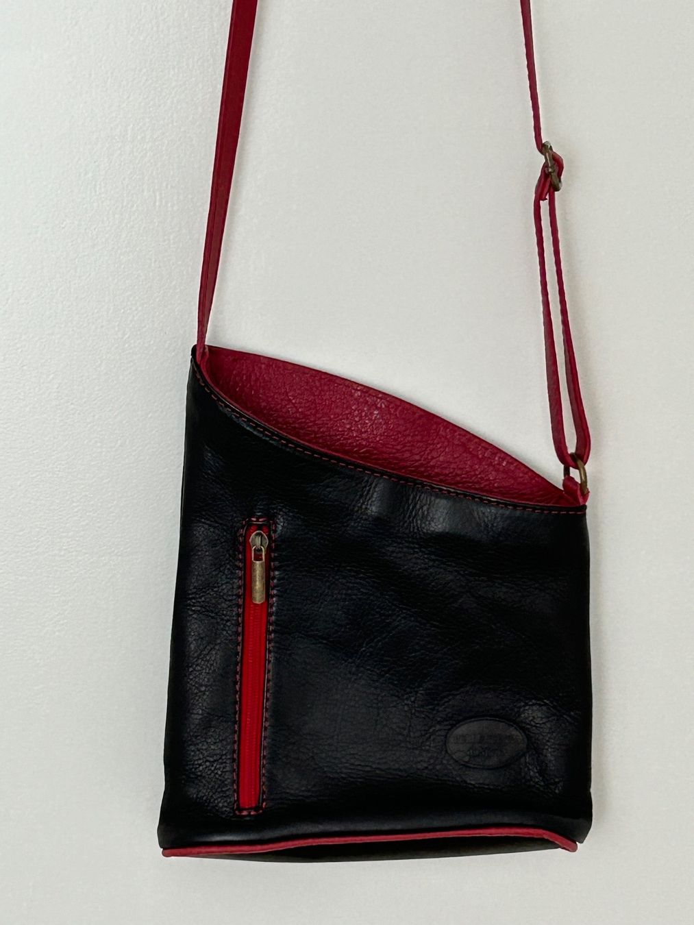 Taschen für Damen: Leder Tasche schwarz/dunkelrot – Gebraucht aus Horn von Resvi