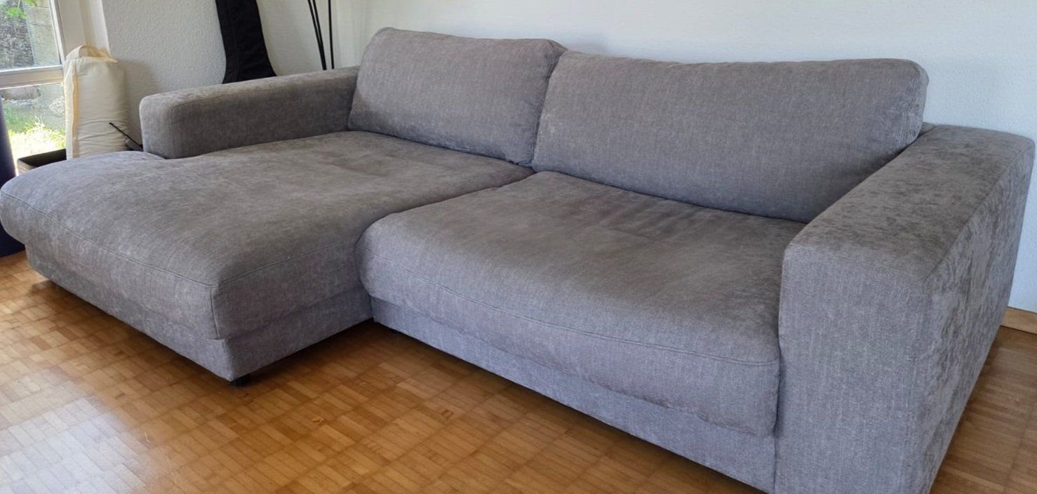 Divani: Graues Sofa zu verkaufen – Usato da Bern venduto da Koesae 1