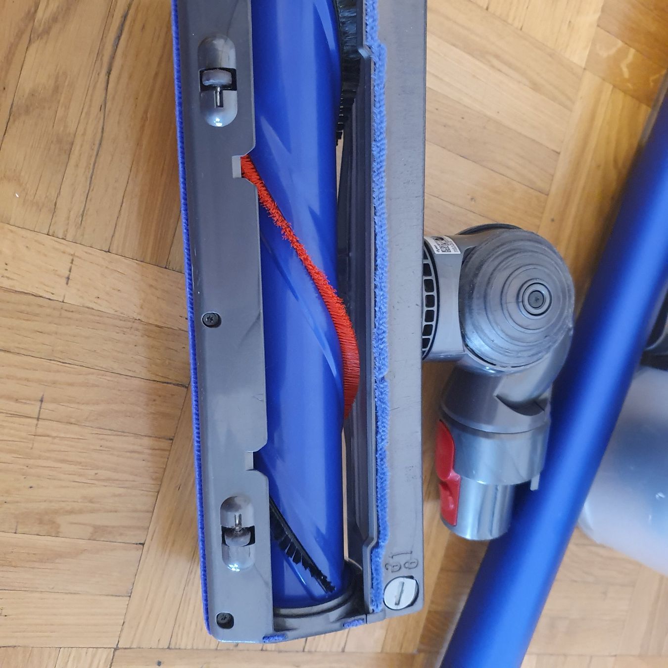 Dyson Aspirapolveri & Accessori: Dyson V7 d'occasion – Usato da Prilly venduto da RoDyRe 4