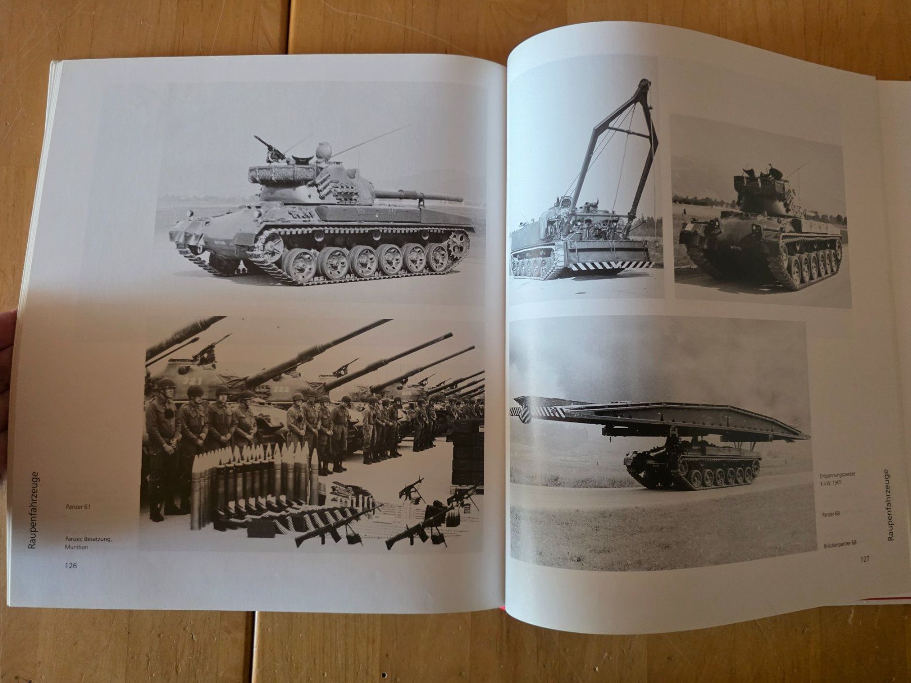 Libri: Buch : Motorisierung der Schweizer Armee    /   147 Seiten – Usato da Obermumpf venduto da oiskypoisky 7