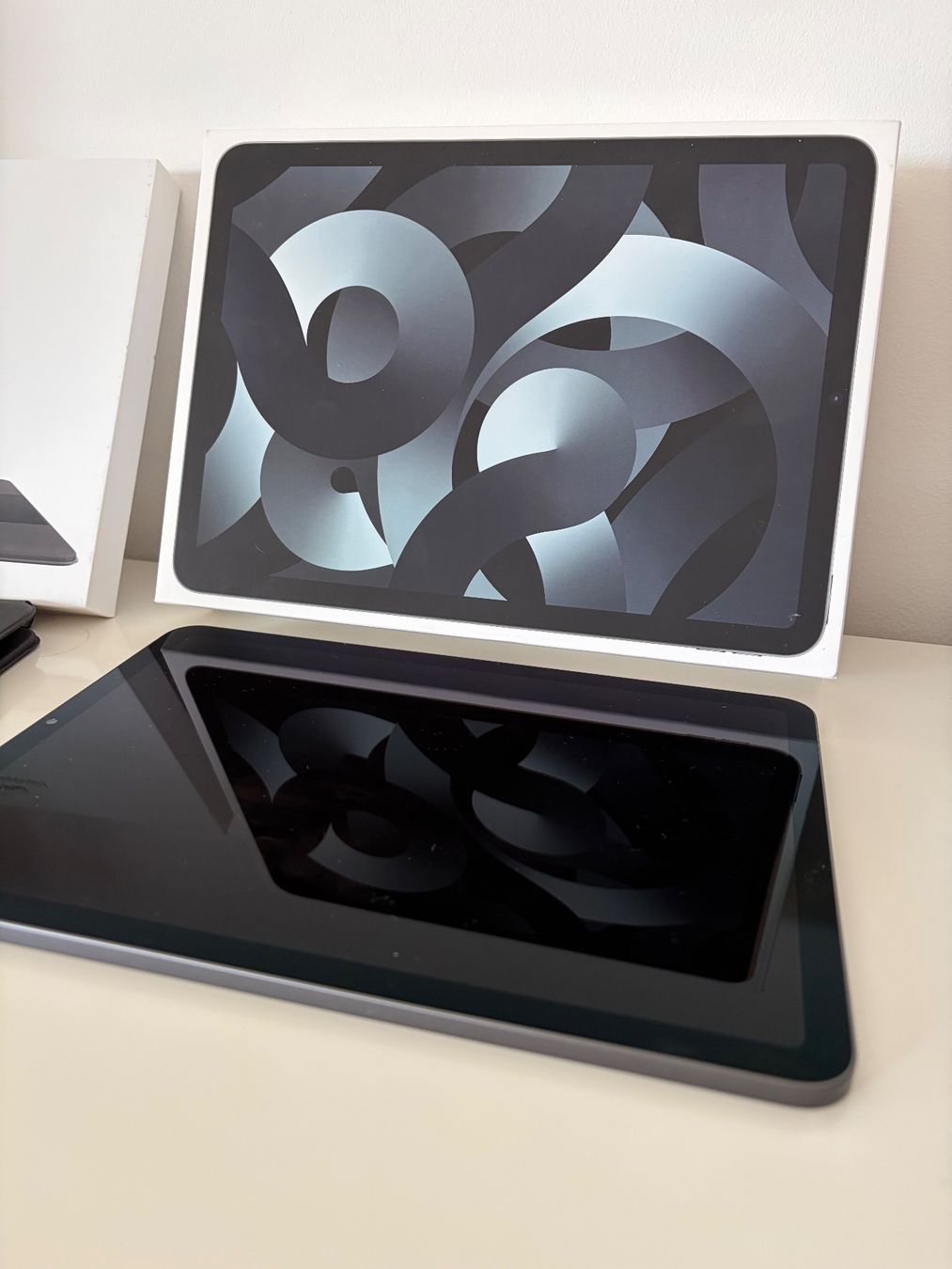 Apple Tablet PC: iPad Air 5. Gen. 64 GB Space Grau + Magic Keyboard – Usato da Locarno venduto da redwingsdetroit 1