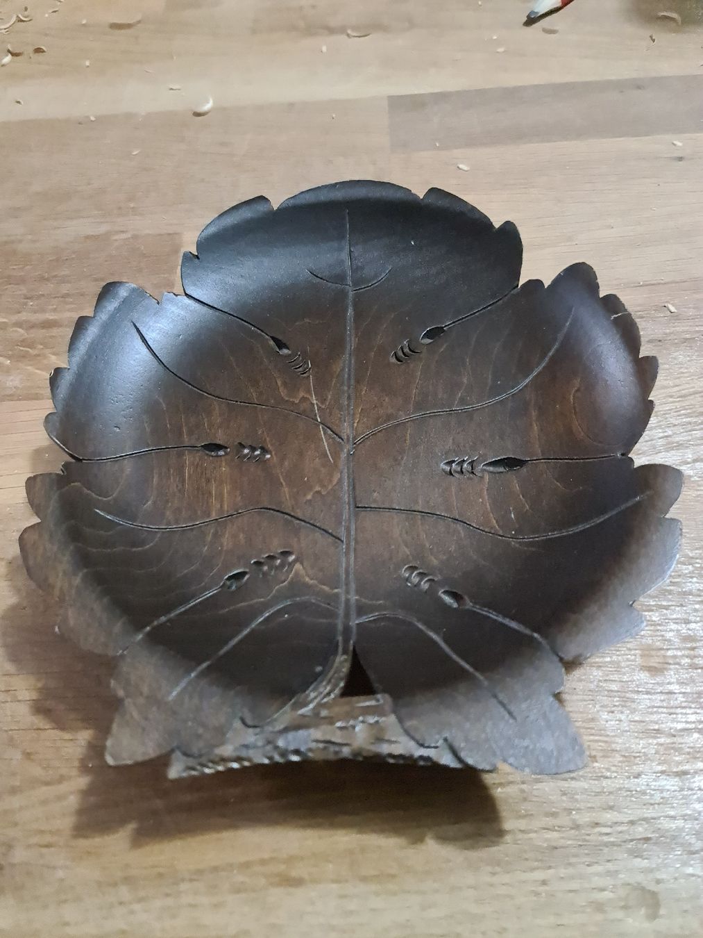 Articoli in legno: blatt schale aus holz geschnitzt neu – Nuovo e nell'imballaggio originale da Siebnen venduto da Holzwork75