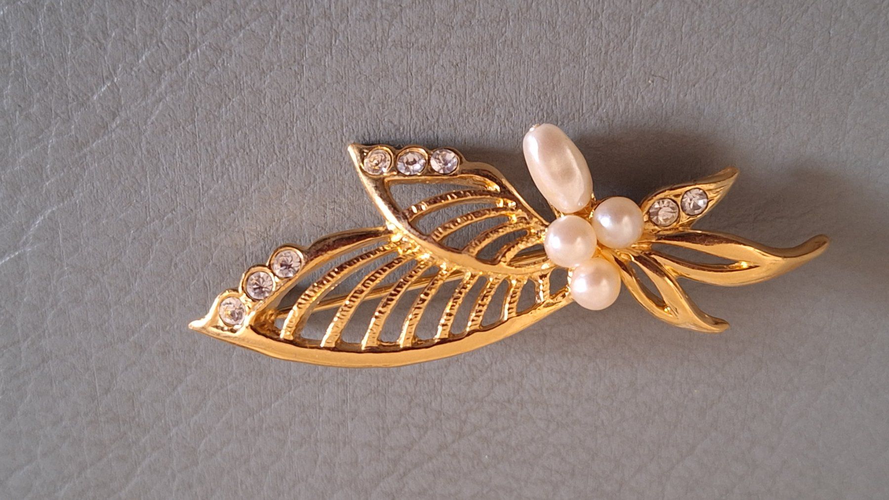 Broschen & Nadeln: hübsche Vintage Modeschmuck Brosche , Strass und Perlen – Gebraucht aus Dornach von majo8689 1