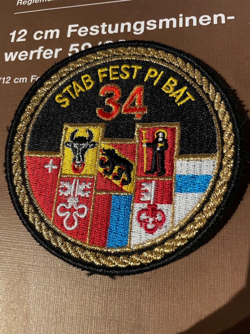 Schweizer Armee Toppe: Fest Pi Bat 34 Stab – Nuovo (secondo la descrizione) da Oberiberg venduto da stab