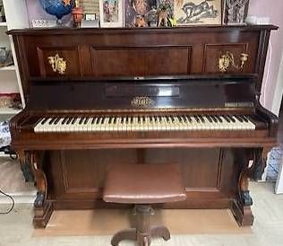 Strumenti musicali: Ancien piano droit Erard – Usato da Vuarmarens venduto da Leonchuv 1
