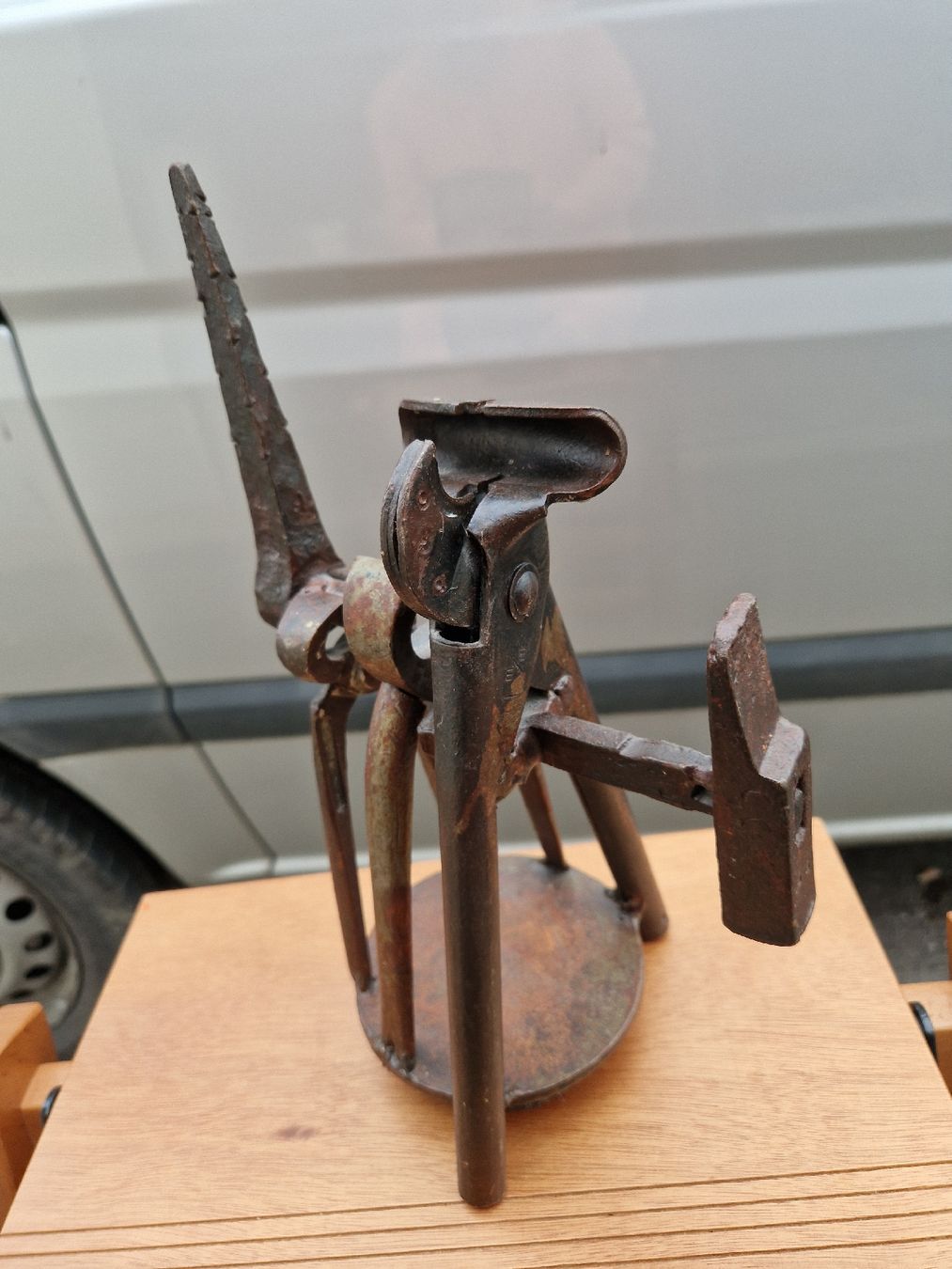 Tutti gli attrezzi: Kunst aus Werkzeugen – Usato da Mörigen venduto da Clio111 1
