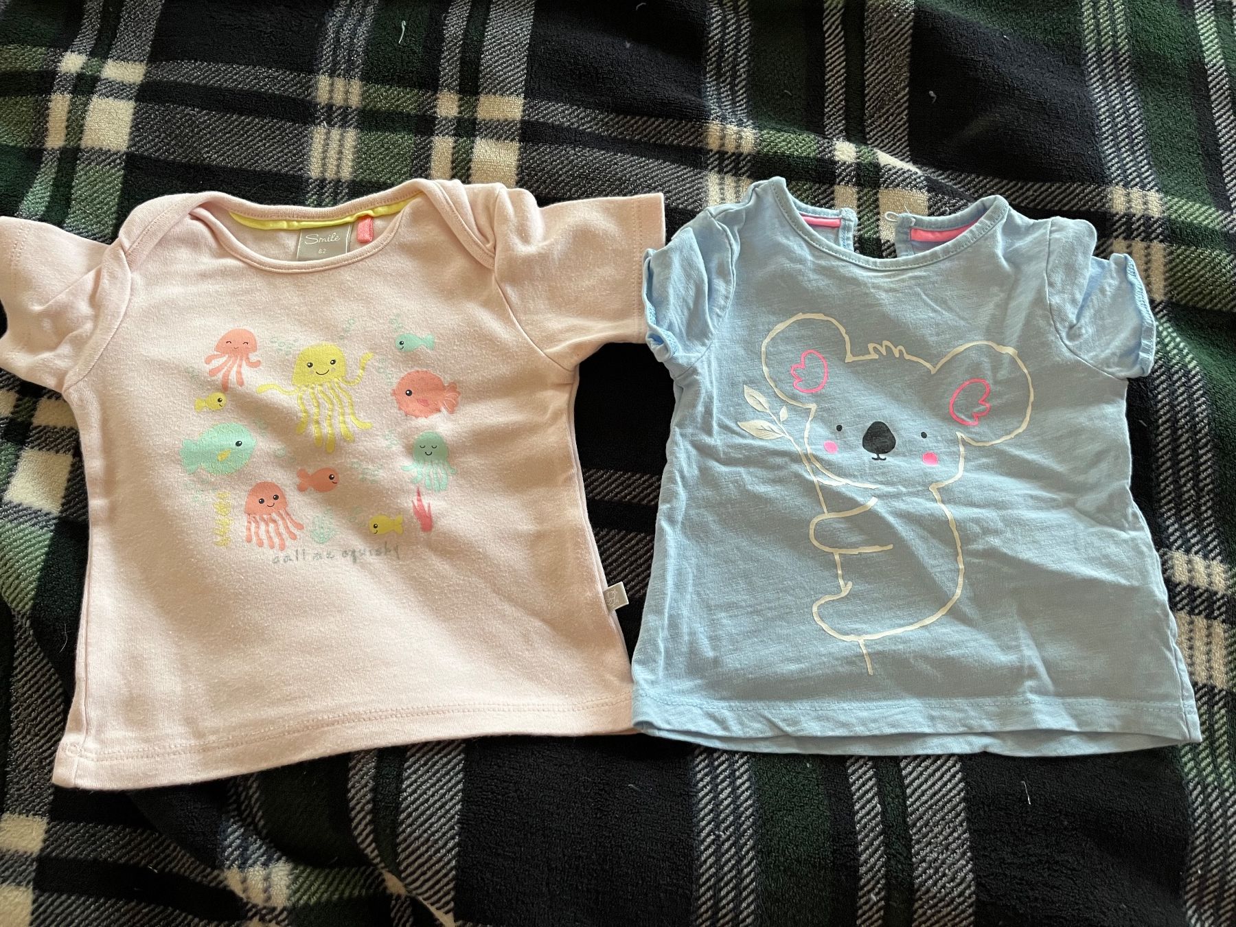 Camicie, T-shirt & Polo: 2 x süße T-Shirts, Größe 62 – Usato da Umiken venduto da deb_57xk
