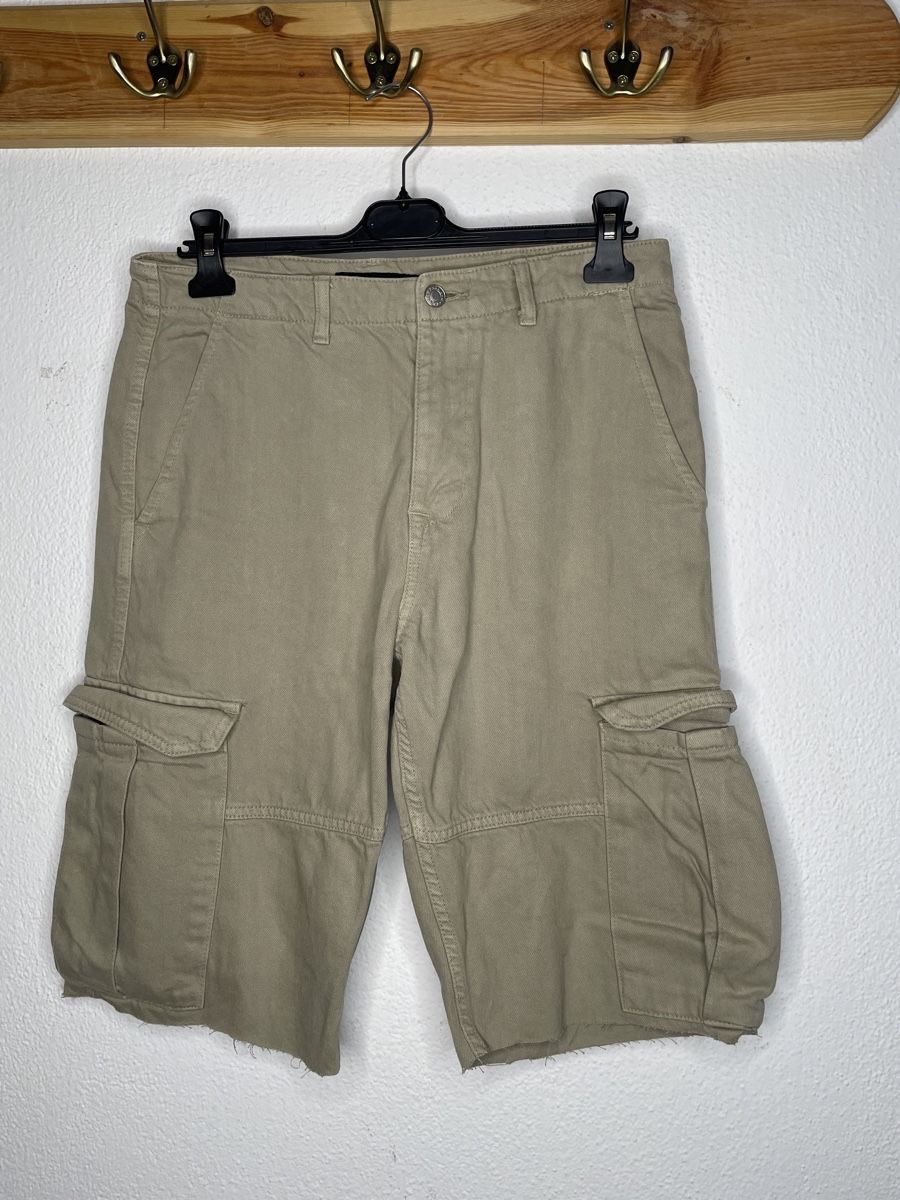 Zara Pantaloni: Shorts Zara Beige – Usato da Capolago venduto da LA.BOTTEGA