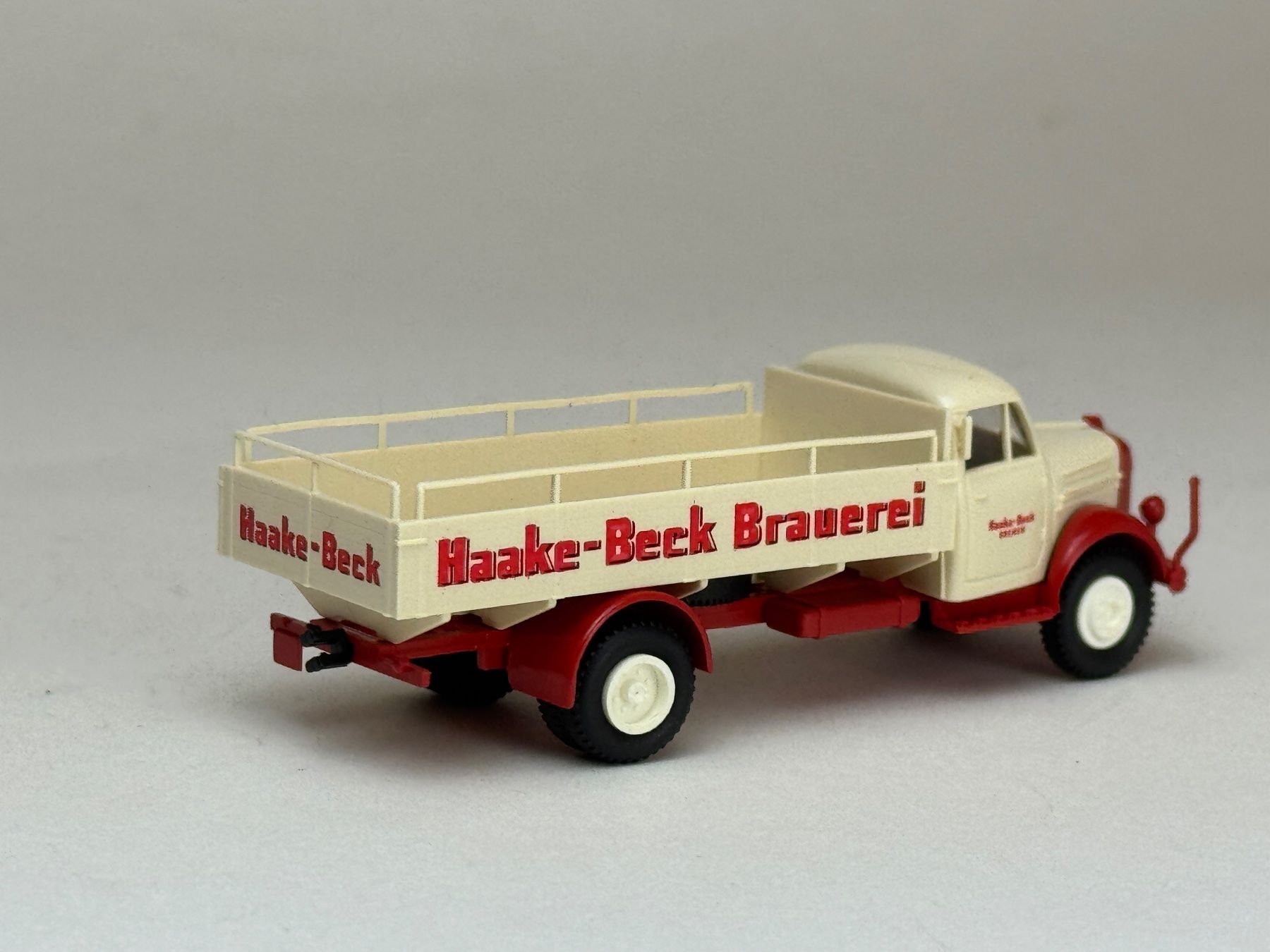 Brekina Modellini d'auto: GB- Brekina Borgward Pritsche Haake Bier – Usato da Elm venduto da Wikmtz 1