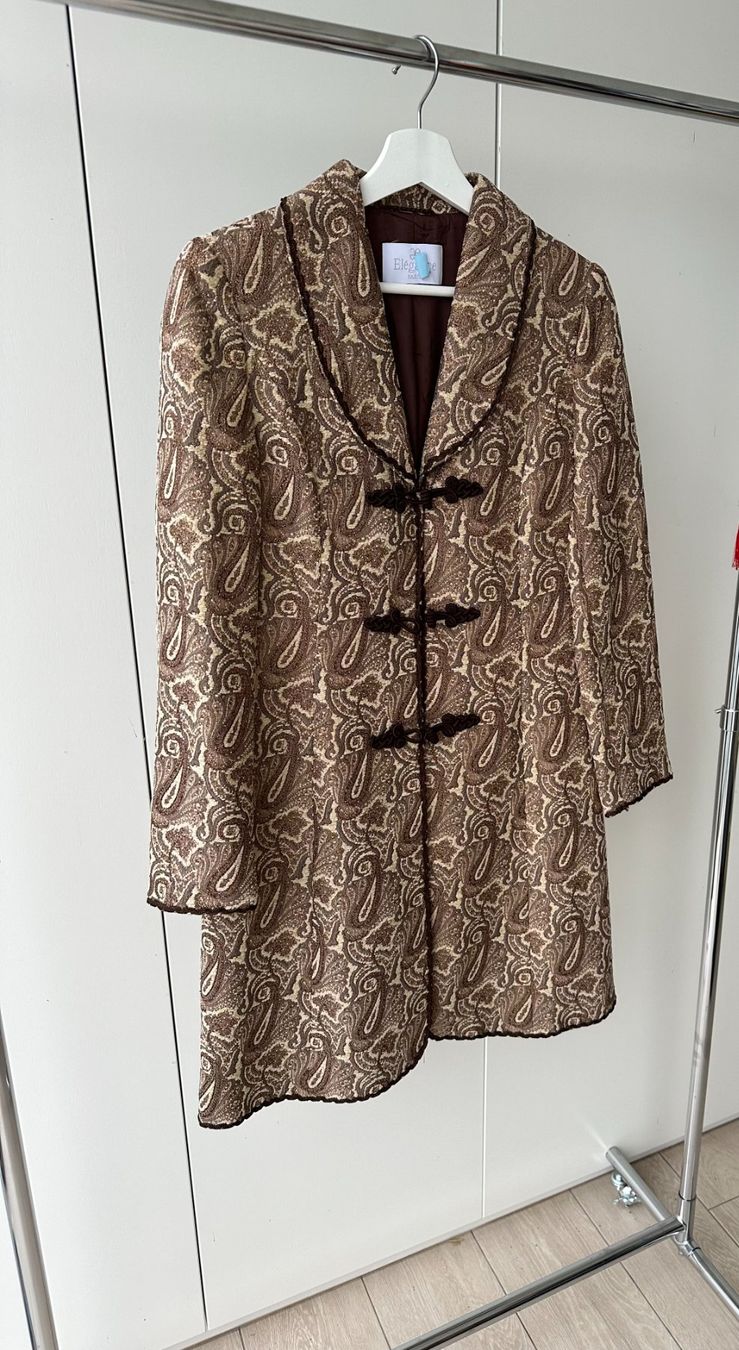Cappotti: Mantel beige mit gold verziert – Nuovo (secondo la descrizione) da Brissago venduto da ChPa1967