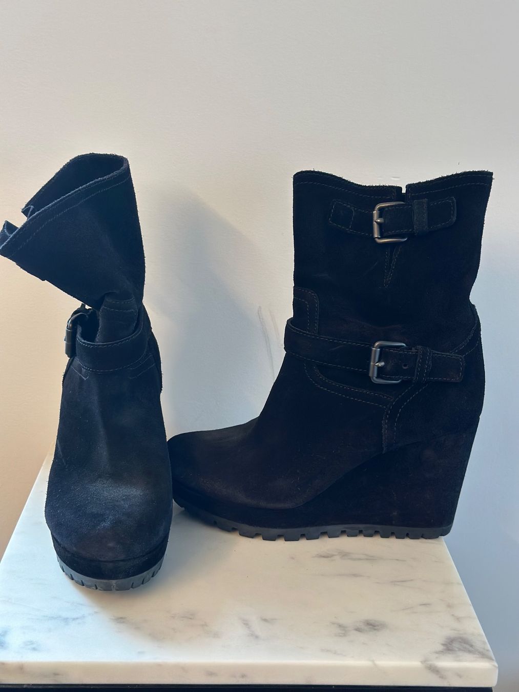 Prada Scarpe da donna: Prada Wildleder Stiefeletten mit Keilabsatz - Grösse 36 – Usato da Zürich venduto da Sedi93 3