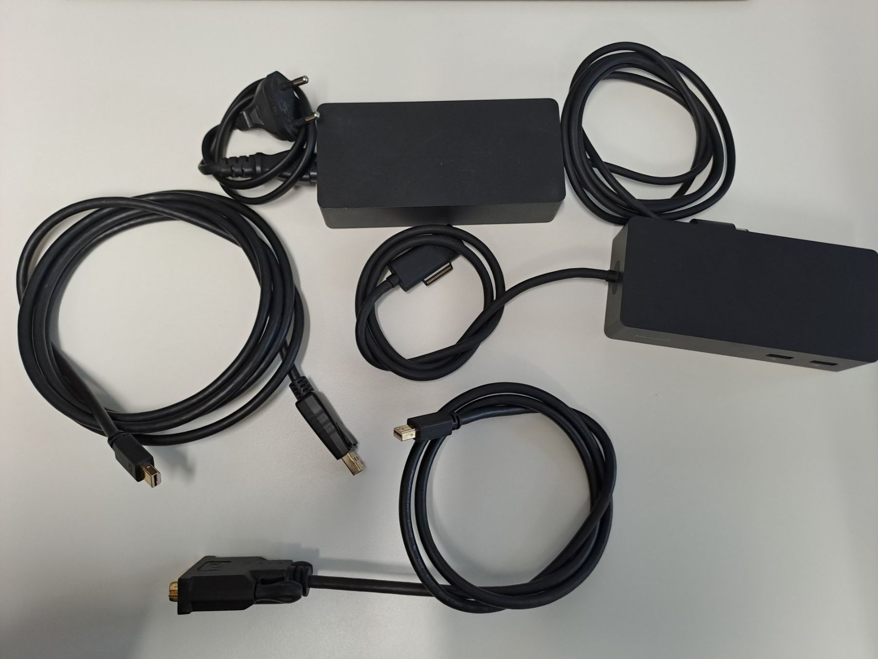 Microsoft Docking station: Microsoft Surface Docking Station + 2 x Anschlusskabel – Usato da Sachseln venduto da Grogettli 3