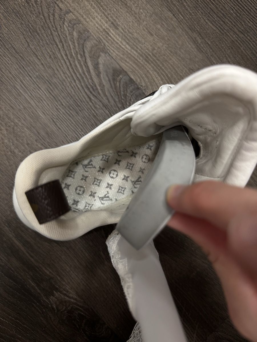 Louis Vuitton Chaussures femmes: Louis Vuitton Sneakers White Size 41 Used – D'occasion à Thonex par Lux_brands01 8