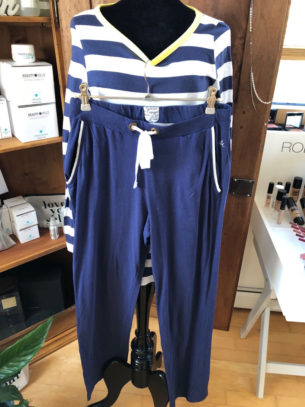 Negligees & Pyjamas: Damen Pyjama blau gestreift gebraucht – Gebraucht aus Arlesheim von leyRum4.5