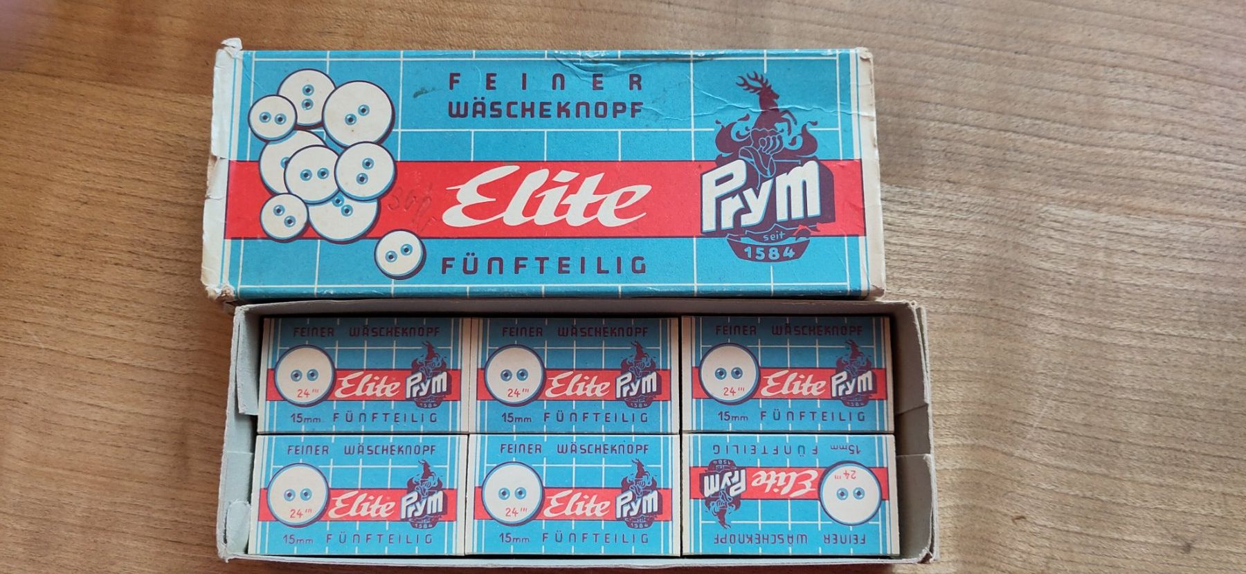 Bottoni: Omas feiner Wäscheknopf  "Elite"  - 6 Pakete Grösse 24 – Nuovo (secondo la descrizione) da Veltheim AG venduto da Knopftruckli