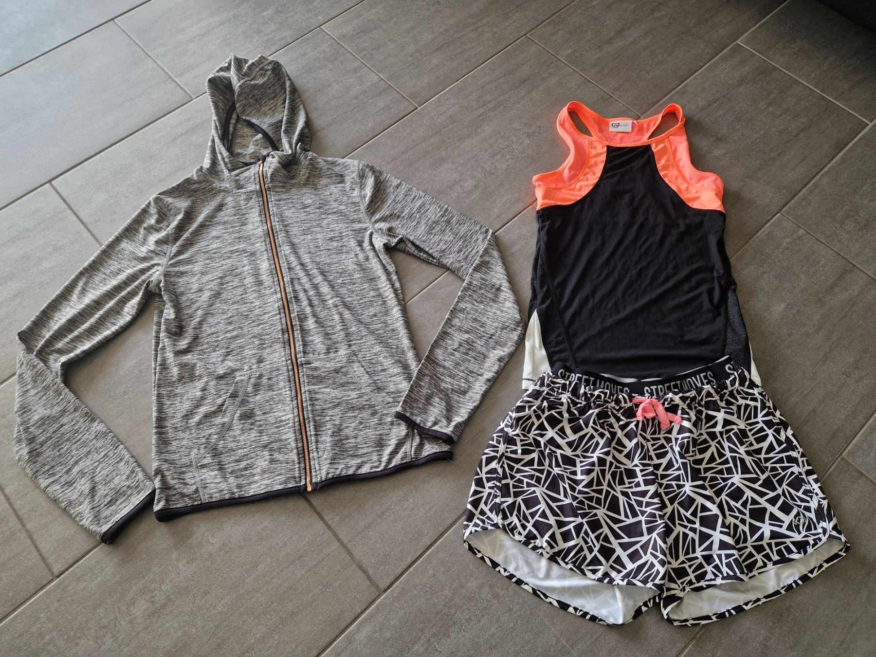 Lotti & Set di vestiti: Sport Kleiderpaket Gr. 158/164 – Usato da Mezzovico venduto da maemy