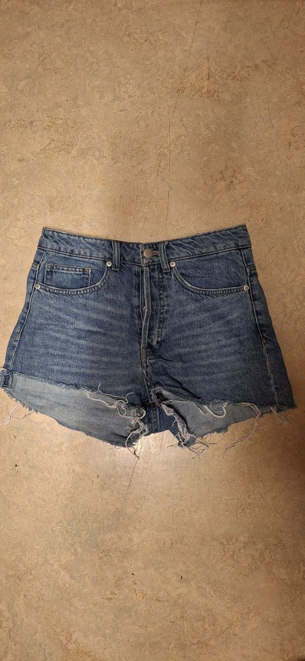 H&M Jeans: H&M Jeans Shorts, hellblau, Grösse S – Usato da Brienz BE venduto da mondchatz1