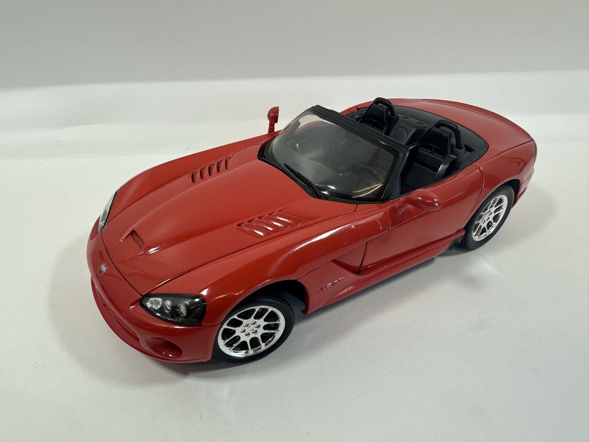 Welly Modellini d'auto: Dodge Viper SRT-10 1:18, rot/orange, WELLY – Usato da Zofingen venduto da rf9_x2xt 1