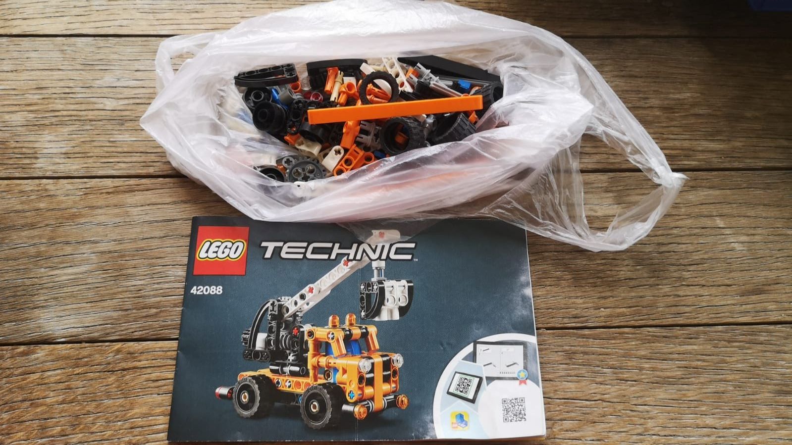 Lego Kit di costruzioni: Lego Technic 42088 Hubarbeitsbühne – Usato da Adliswil venduto da Bumpernuessli