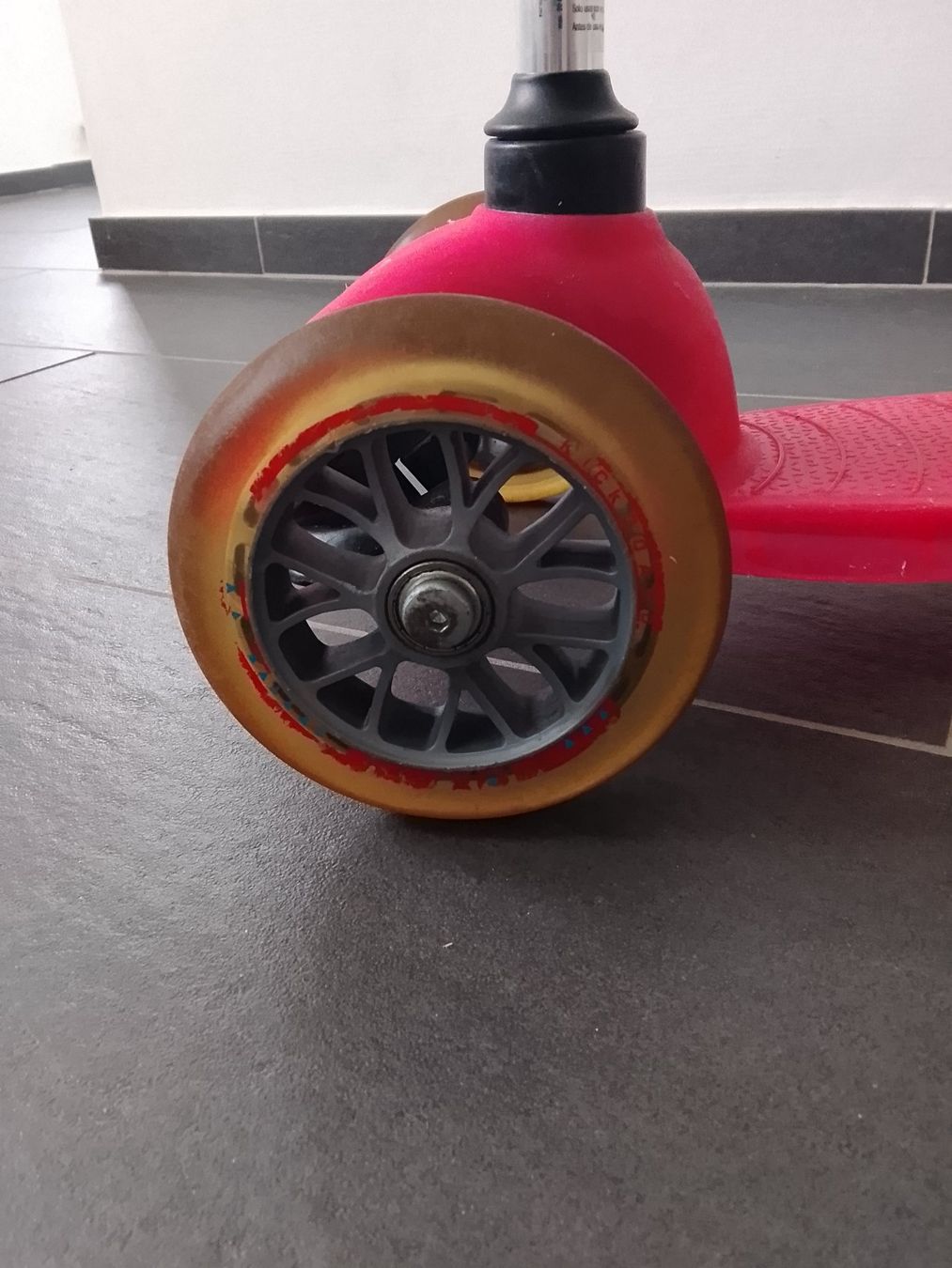 Micro Kickboard: Mini Micro Scooter pink – Usato da St. Gallen venduto da Fluros 1