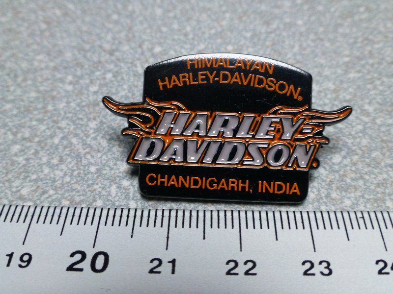 Placchette & Badge: PIN PINS HARLEY DAVIDSON HOG ABZEICHEN CHAPTER – Usato da Gränichen venduto da Jumbo77