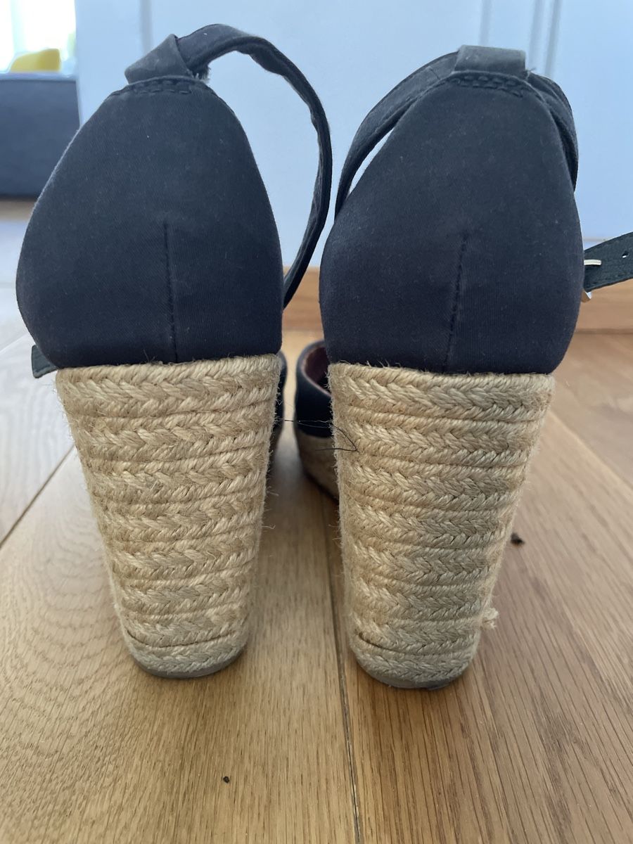 Tommy Hilfiger Chaussures femmes: TH Plateau Schuhe GR. 40 – D'occasion à Bern par prostezuzka 3