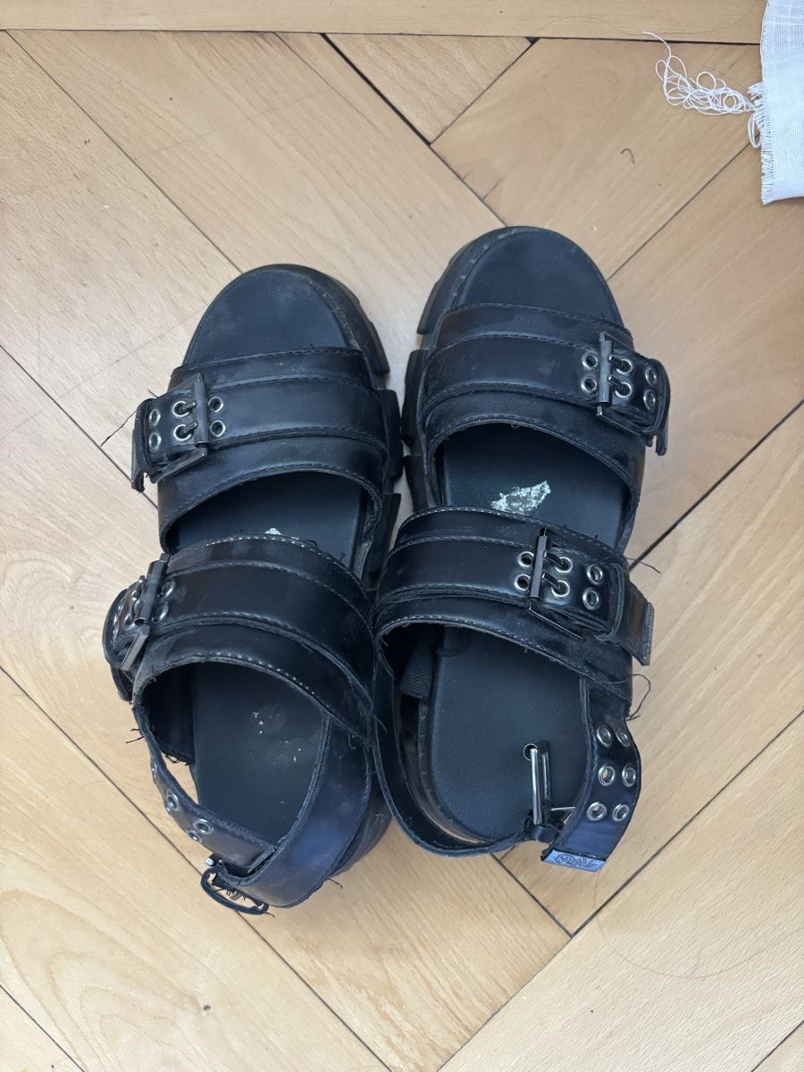Buffalo Scarpe da uomo: Buffalo Plateausandalen black – Usato da Bern venduto da sereinasereina