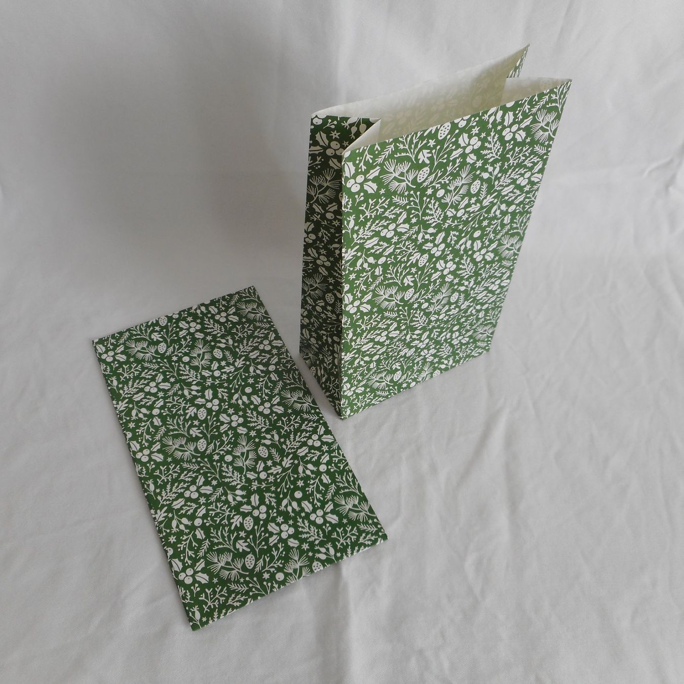 Tutte le decorazioni: 5er Set Weihnachts-Papiertüten Grün – Nuovo (secondo la descrizione) da Niederlenz venduto da Berghem 1