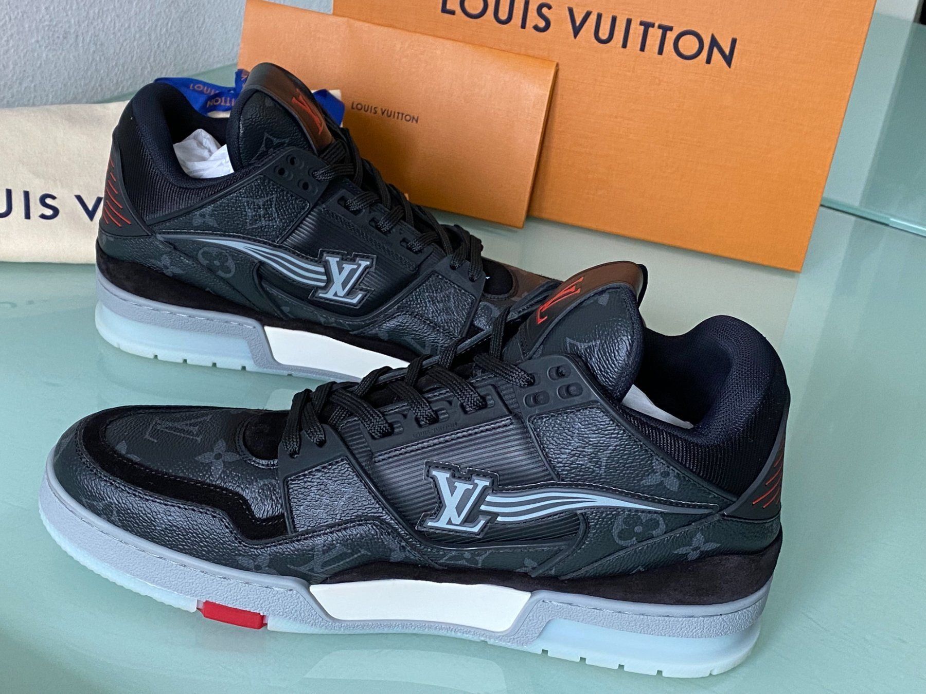 Louis Vuitton Scarpe da uomo: LOUIS VUITTON Eclipse Monogramm Leder Mid Sneakers 43.5 NEU – Nuovo e nell'imballaggio originale da Kreuzlingen venduto da kruezbiz 5