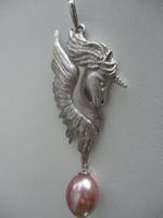 Einhorn Anhänger mit seltener rosa Perle, 925 Silber 9 cm
