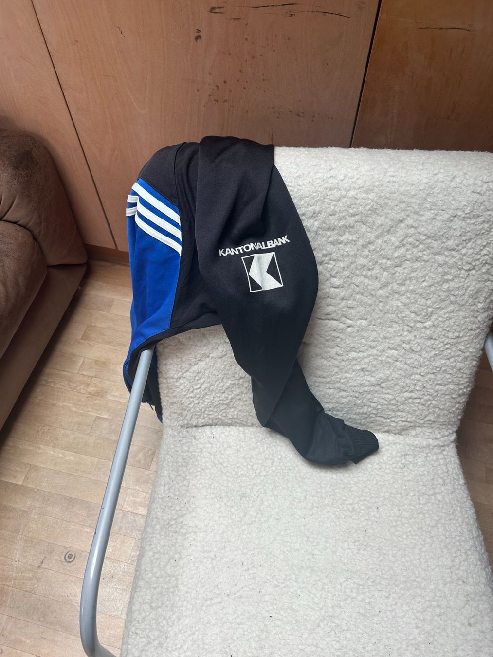 Adidas Hosen: Adidas Trainerhose und Oberteil – Gebraucht aus engelburg von Artcase 2