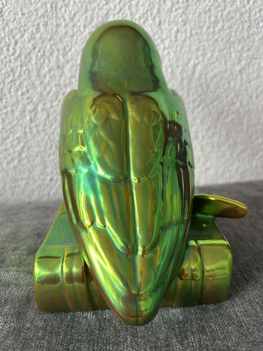 Zsolnay Statuette: Zsolnay Eosin glasierte Porzellan -Eulenfigur auf Buch – Usato da Hofstetten SO venduto da Treasurefinds 2