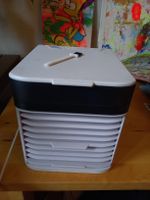 Kleine Klimaanlage weiss mit LED Licht