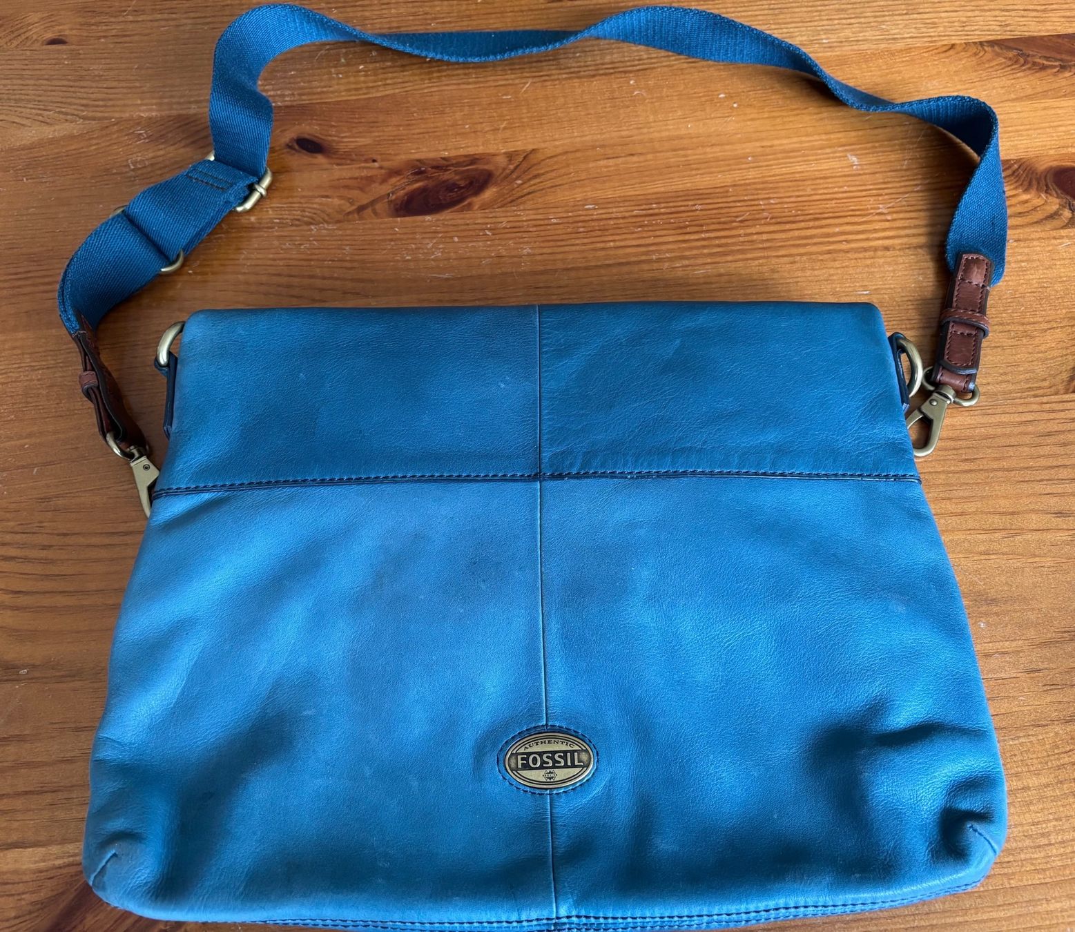 Fossil Borse da donna: Fossil Tasche Explorer Large Distressed Messenger Crossbody – Usato da Zürich venduto da Kstrauss1606 4