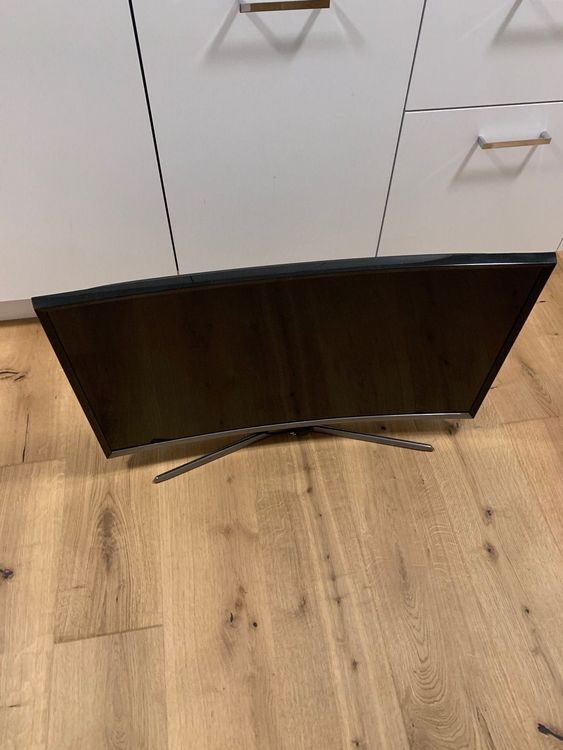Curved Samsung TV - 32 Zoll 1
