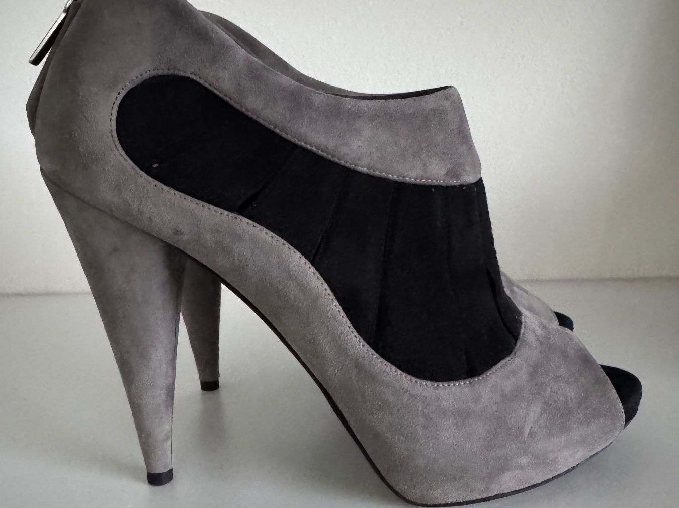 Dior Scarpe da donna: Bottines Christian Dior grises et noires – Usato da Trelex venduto da emi_r59r 9